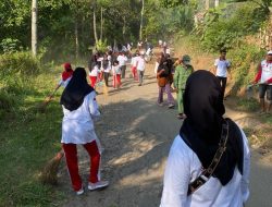 Sambut Hari Kemerdekaan RI, Pemdes Sukamaju Gelar Kegiatan Gotong Royong Bersihkan Lingkungan