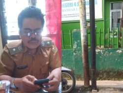 Diduga Langgar Aturan Walikota Bandar Lampung, Perusahaan dan Lurah Sukajawa Tanam Tiang Sembarangan
