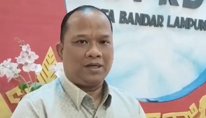 Pemasangan Tiang dan Kabel Perusahaan Internet Semrawut, DPRD Kota Bandar Lampung Terkesan ‘Cawe-Cawe’
