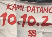 Satpol-PP Kota Bandar Lampung Tertibkan Spanduk Misterius Di Beberapa Titik Di Bandar Lampung
