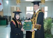 Walikota Eva Dwiana Raih Gelar Magister Hukum Ekonomi UIN RIL
