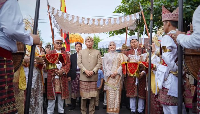 Gelar Prosesi Adat Ngantak Buka Belangan, Gubernur Lampung RMD Resmi Tempati Mahan Agung