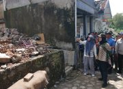 Walikota Bandar Lampung Tinjau Rumah Yang Hancur Terkena Longsor