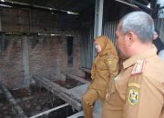 Walikota Eva Dwiana meninjau Lokasi Banjir di Kelurahan Campang Jaya