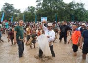 Masyarakat Antusias Ikuti Acara Gogoh Iwak Peringatan HUT Ke-16 Kabupaten Pringsewu