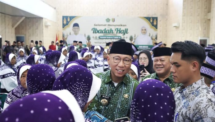 Pelepasan Kloter Pertama Jamaah Haji 2025, Pemprov Lampung Serahkan Dana Olah Atei 