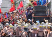 10 Polisi Terluka Saat Amankan Aksi Petani Singkong di Kantor Gubernur Lampung