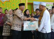 Gubernur Lampung Rahmad Mirzani Djausal Salurkan Bantuan Sapi Qurban Presiden RI