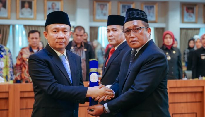 Dilantik Sekdaprov Lampung, Ganjar Jationo dan Ahmad Saifullah Tukar Kursi
