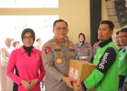 Polda Lampung Salurkan 300 Paket Sembako untuk Driver Ojek Online di Hari Bhayangkara ke-79