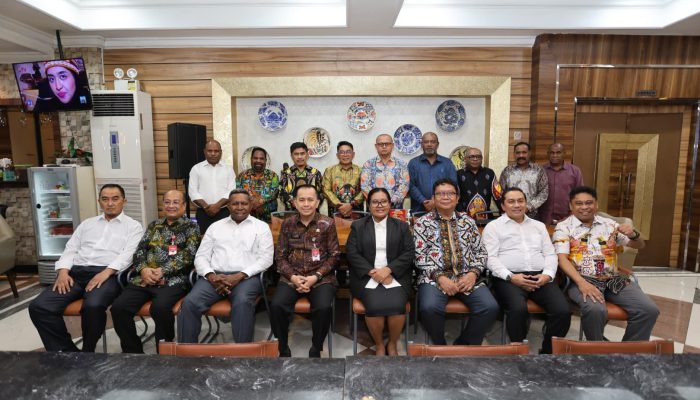 Belum Genap 3 Jam Dilantik, Pj Gubernur Papua Agus Fatoni Tancap Gas Kumpulkan Kepala OPD