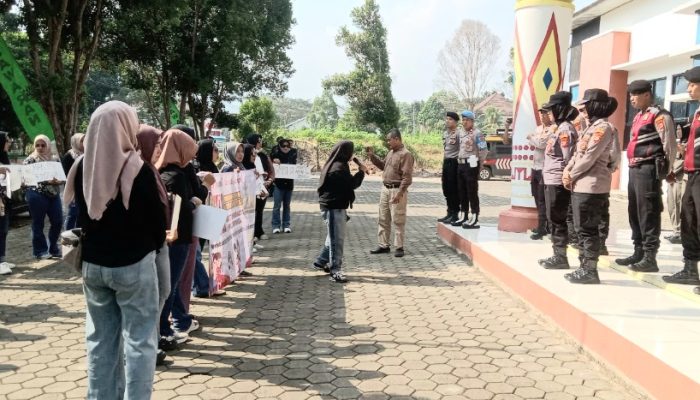 Ada Perundungan di SMPN 19, Emak-Emak Gelar Aksi Demo di Dinas Pendidikan Pesawaran