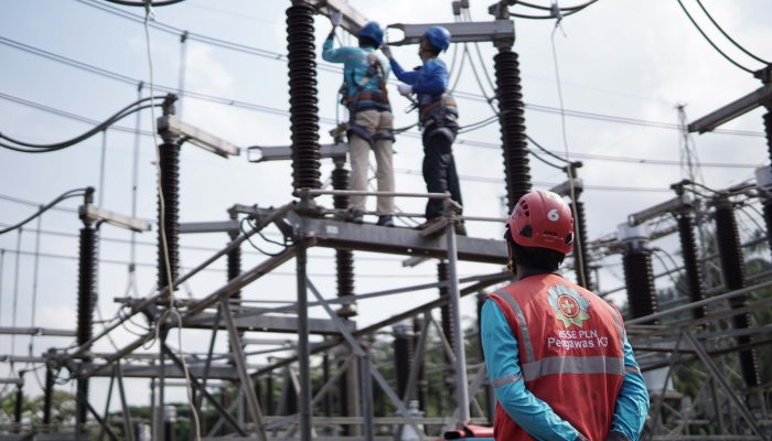 PLN UPT Tanjung Karang Lakukan Perbaikan Hotspot di GI Sebalang, Wujud Komitmen di Hari Pelanggan Nasional