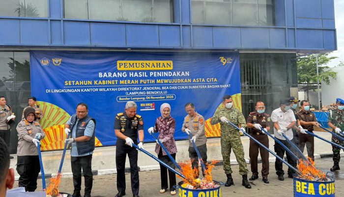 Jutaan Batang Rokok dan Ribuan Liter Miras Ilegal Dimusnahkan Bea Cukai Sumbagbar