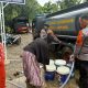 Brimob Lampung BKO Polda Sumbar Hadirkan Air Bersih untuk Warga Terdampak Banjir di Sumatera Barat