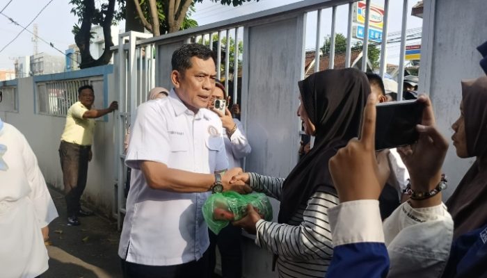 Ribuan Takjil Di Bagikan Kewarga Dalam Acara Reuni Akbar SMANSA Lintas Generasi