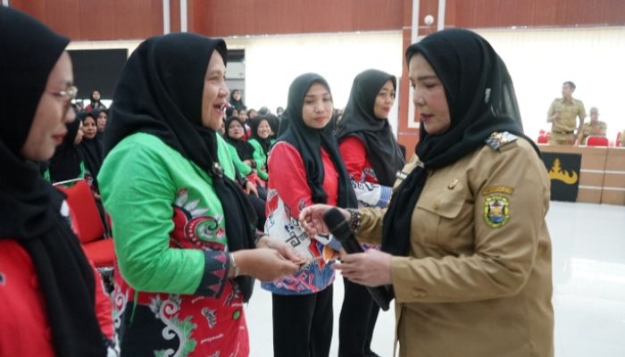 Wali Kota Bagikan Dana Insentif Kader Posyandu, Poskeskel dan Pokmas