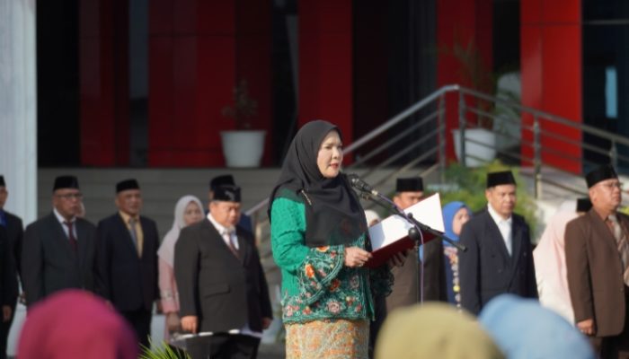 Walikota Bandar Lampung Eva Dwiana Gelar Upacara Hari Kartini  Dihalaman Parkir Pemerintah Kota