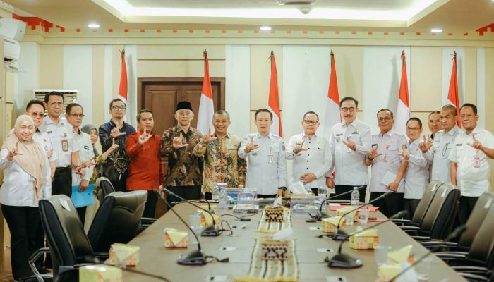 Sekdaprov Marindo Kurniawan Terima Kunjungan Pimpinan Ombudsman RI Fikri Yasin dan Jajaran Perwakilan Ombudsman Lampung, Perkuat Sinergi untuk Hadirkan Layanan yang Berdampak Nyata bagi Masyarakat