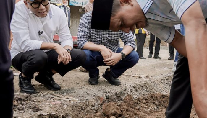 Tinjau Ruas Strategis di Jatimulyo, Gubernur Dorong Normalisasi Drainase dan Perbaikan Jalan