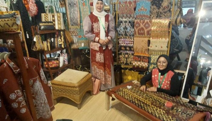 Tapis Lampung Memikat Jakarta, Booth Persit Jadi Magnet Pengunjung Pameran 2026