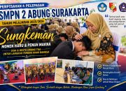 Sungkeman Bikin Haru! Siswa Kelas IX SMPN 2 Abung Surakarta Mohon Restu Orang Tua