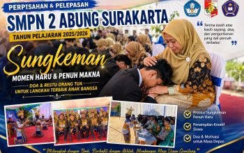 Sungkeman Bikin Haru! Siswa Kelas IX SMPN 2 Abung Surakarta Mohon Restu Orang Tua