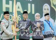 Gubernur Rahmat Mirzani Djausal dan Wagub Jihan Nurlela Lepas Keberangkatan Jemaah Haji Kloter 7 Asal Bandarlampung