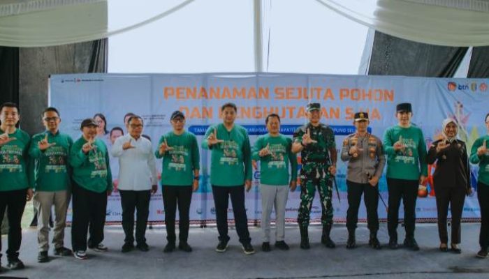 Gubernur Rahmat Mirzani Djausal Dampingi Menteri Perumahan dan Kawasan Permukiman Maruarar Sirait pada Kegiatan Penanaman Sejuta Pohon dalam Rangka HUT REI ke-54