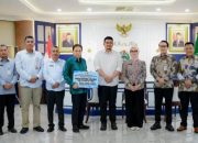 Wagub Jihan Nurlela Serahkan Bantuan Kemanusiaan Pemprov Lampung kepada Wabup Tapanuli Selatan Jafar Syahbuddin Ritonga