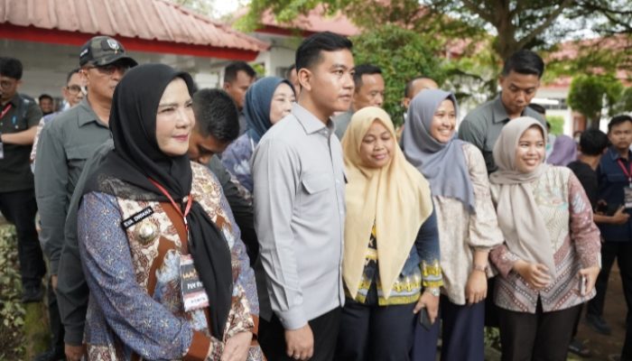 Walikota Bandar Lampung Eva Dwiana Sambut Rombongan R1 2 Beserta Gubernur Di RSUD. Dr. A. Dadi Tjokrodipo