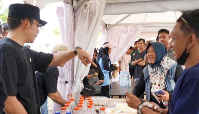 Di Tengah Hingar Bingar Indonesian Drift Series 2026, Bupati Egi Sempatkan Jajan Dagangan Pelaku UMKM