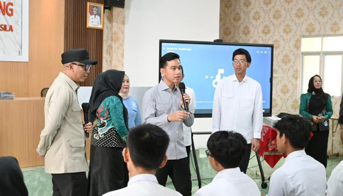 Tinjau Pelatihan Vokasi di SMKN 4 Bandar Lampung, Wapres Dukung Penguatan SDM Berdaya Saing Global