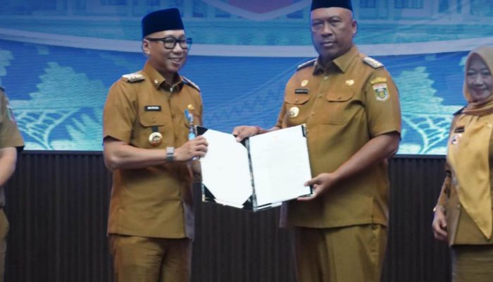 Gubernur Mirza Serahkan SK Mendagri Penunjukan PLT Bupati Lampung Tengah