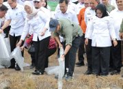 Gubernur Mirza dan Bupati Elfianah Perkuat Ekonomi Desa Lewat Penebaran 33.000 Bibit Ikan di Mesuji