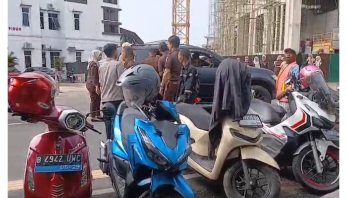 Diduga Tersengat Listrik, Pekerja Bangunan Di Lingkungan Kejati Dilarikan Kerumah Sakit