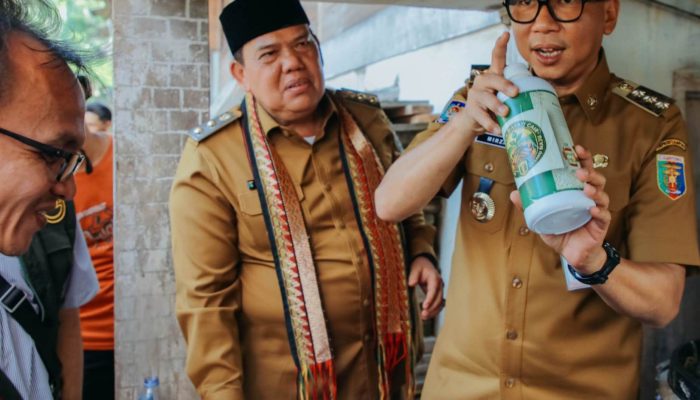 Hasil Panen Meningkat, Gubernur Rahmat Mirzani Djausal Tinjau Pengembangan Pupuk Organik Cair di Lampung Timur