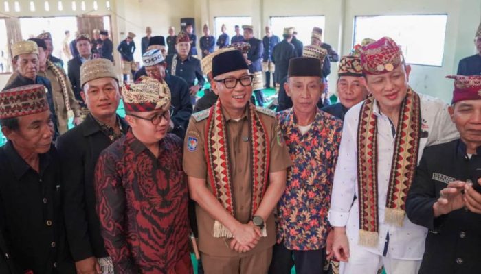Temui Tokoh Adat Jabung, Gubernur Mirza Hadirkan Solusi Pendidikan, Infrastruktur, dan Lapangan Kerja