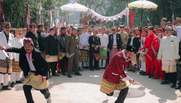 Gubernur Mirza Tegaskan Kemajuan Lampung Harus Berakar pada Adat dan Budaya