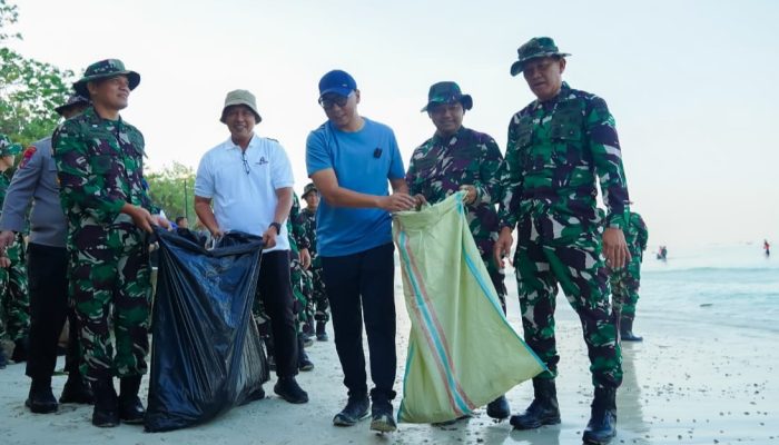 Pimpin Gerakan Radin Inten Asri, Gubernur Mirza Perkuat Budaya Gotong Royong Jaga Pesisir Lampung