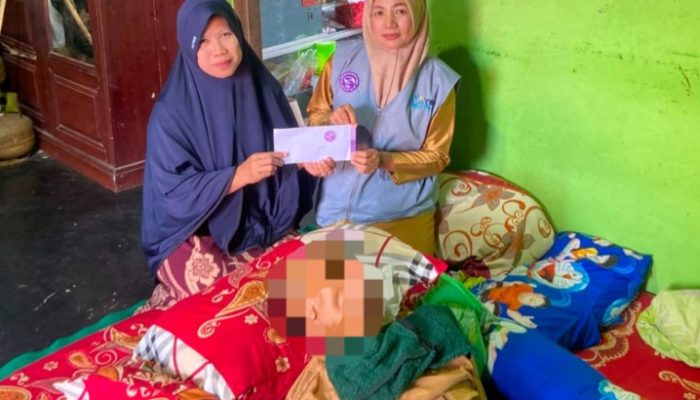 PLN UPT Tanjung Karang Bersama YBM PLN Salurkan Bantuan Sembako dan Santunan bagi Lansia Kurang Mampu, Wujud Kepedulian Sambut HUT ke-81 RI