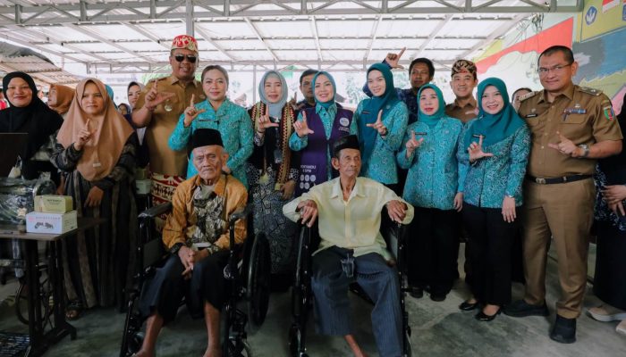 Ketua TP PKK Provinsi Lampung Canangkan Program Desa TAPIS dan Luncurkan 14 Sekolah Lansia di Lampung Tengah