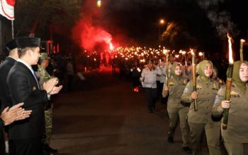 Ribuan Obor Terangi Malam Kemerdekaan, Lampung Selatan Rayakan HUT ke-81 RI dengan Semangat Kebersamaan