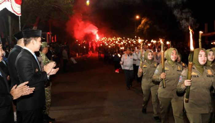 Ribuan Obor Terangi Malam Kemerdekaan, Lampung Selatan Rayakan HUT ke-81 RI dengan Semangat Kebersamaan