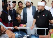 Jenguk Pasien di RSUD Bob Bazar, Helmi Hasan Bawa Pesan Sederhana: Layani dengan Hati