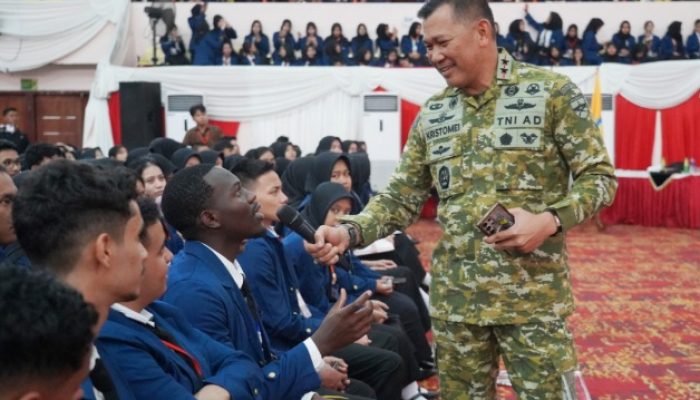 Bukan Lagi Senapan, Pangdam XXI/Radin Inten Sebut Ponsel Jadi Medan Bela Negara