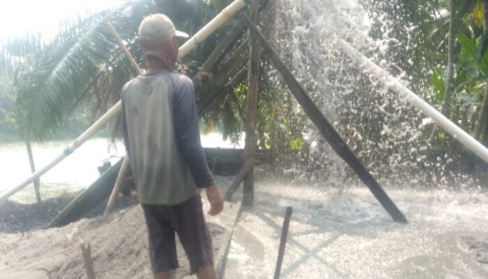 Disebut Bakal Pasok Proyek Kampung Nelayan, Kepala Pekon Karanganyar Diduga Terlibat Tambang Pasir Ilegal